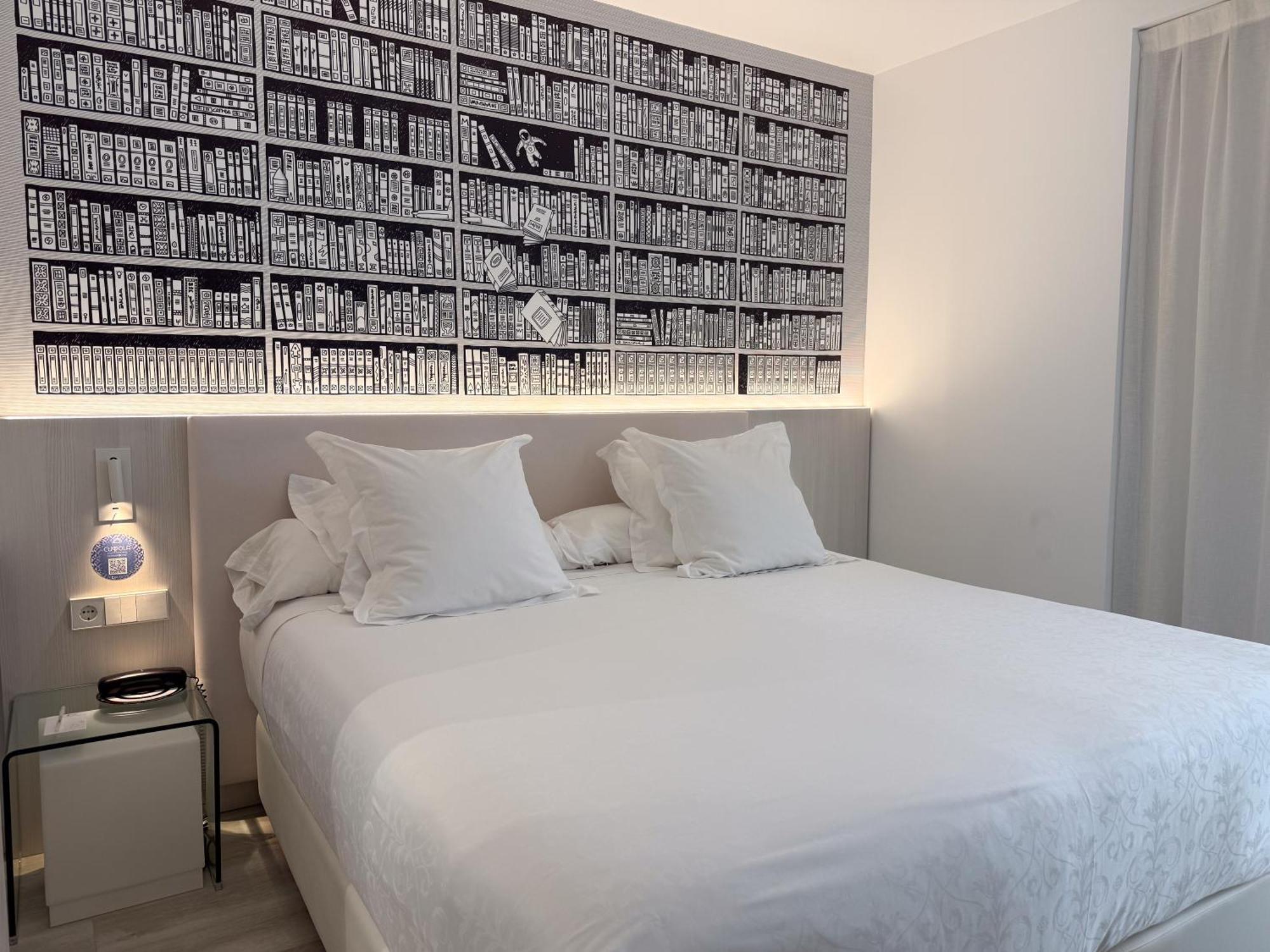Zimmer mit Kingsize-Bett
